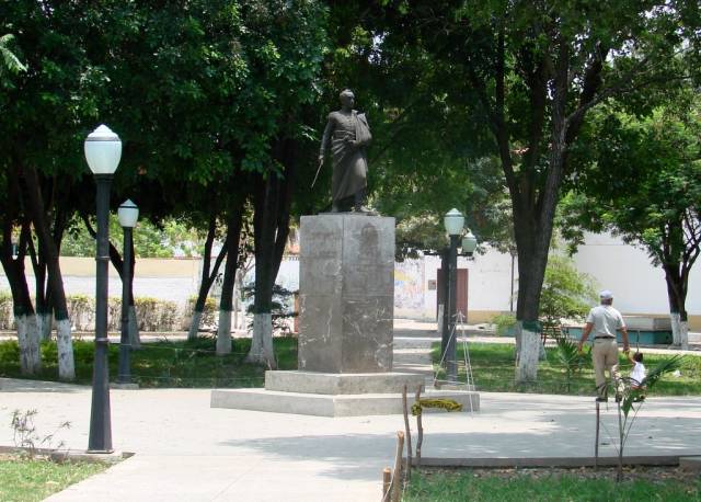 4. Plaza Bolívar