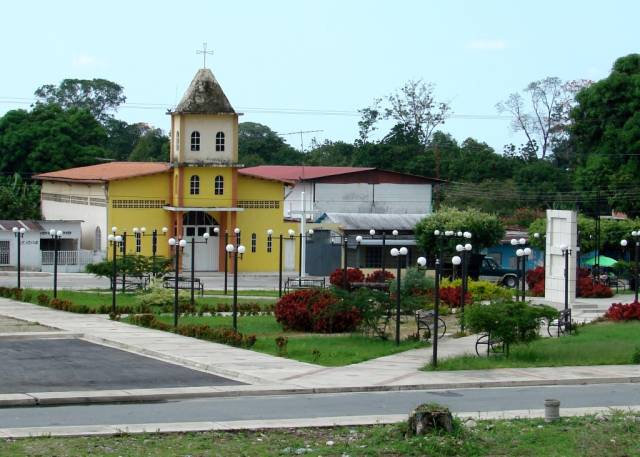 2. Iglesia y plaza