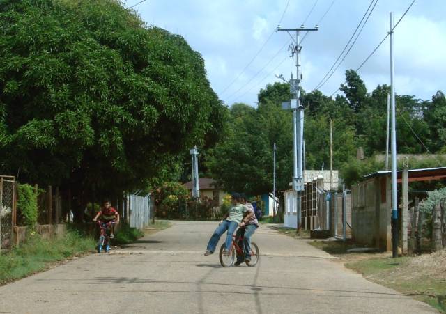 4. Calle, casas y pobladores