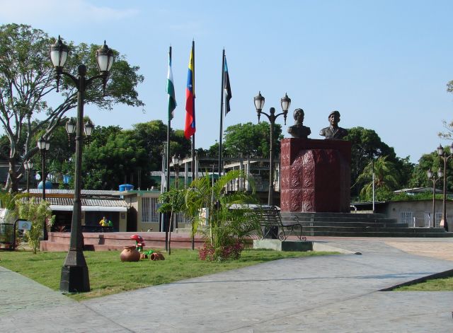 3. Plaza Bolívar -Chávez